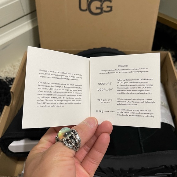 NIB Women’s Size 5 (European Size 36) UGG Classic Short Stud II Winter Boots - Picture 12 of 14